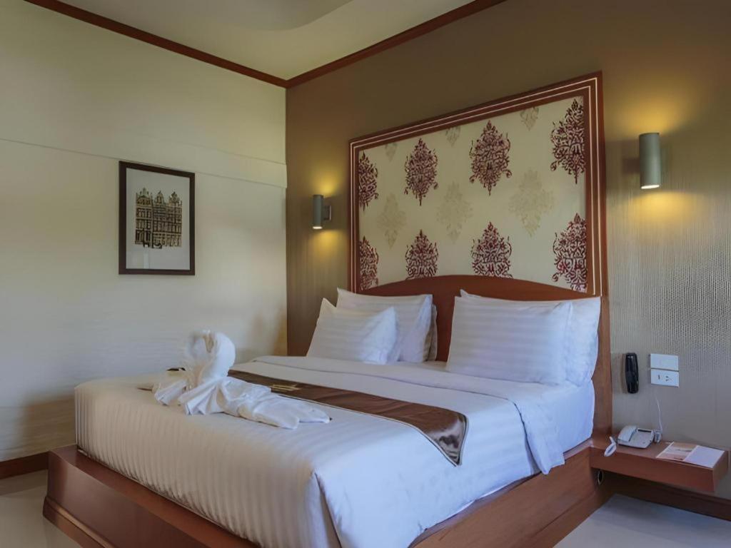 Thada Chateau Hotel Buriram Buitenkant foto