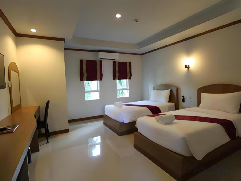 Thada Chateau Hotel Buriram Buitenkant foto