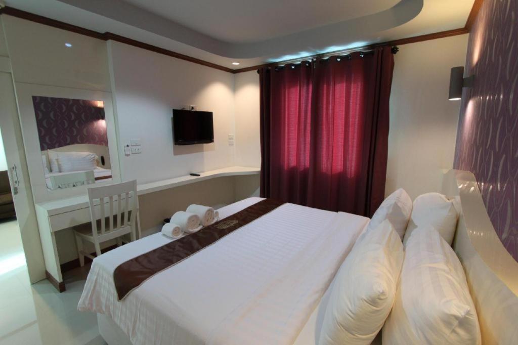 Thada Chateau Hotel Buriram Buitenkant foto