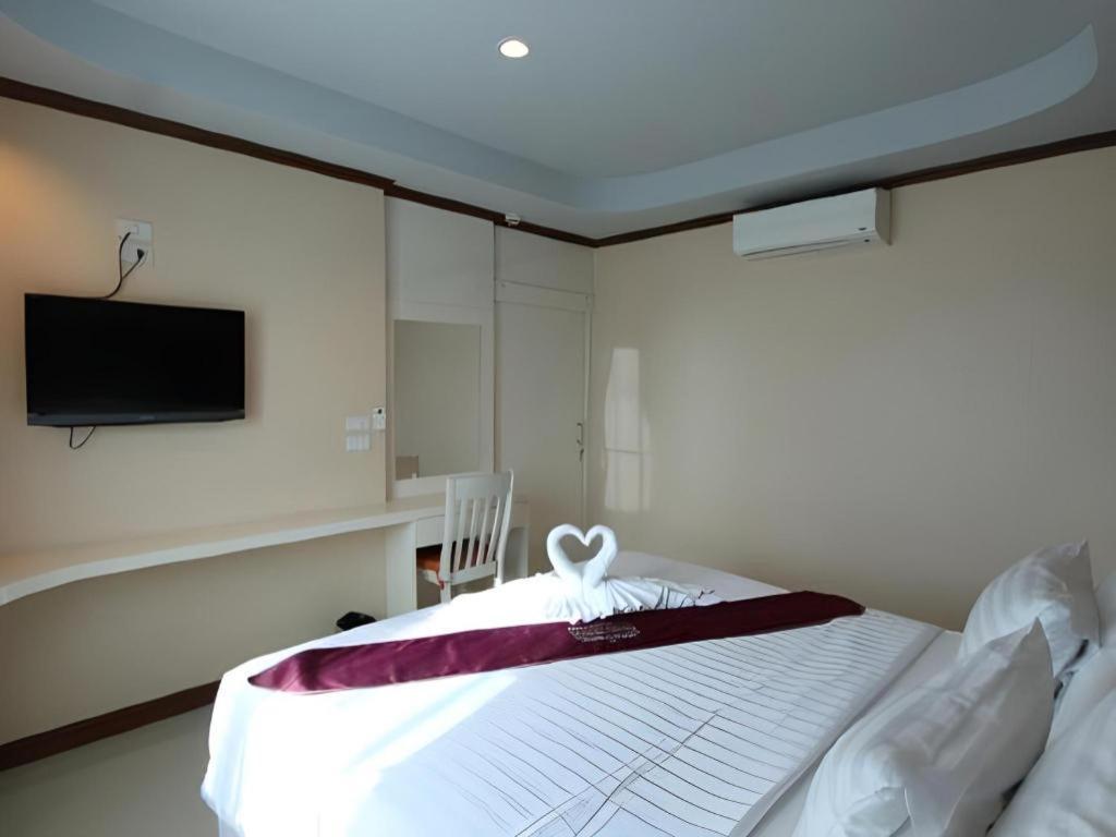Thada Chateau Hotel Buriram Buitenkant foto
