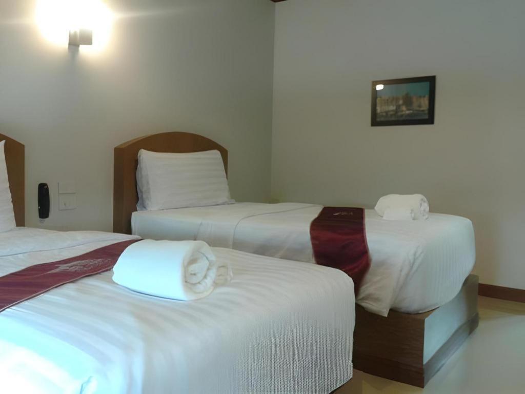 Thada Chateau Hotel Buriram Buitenkant foto