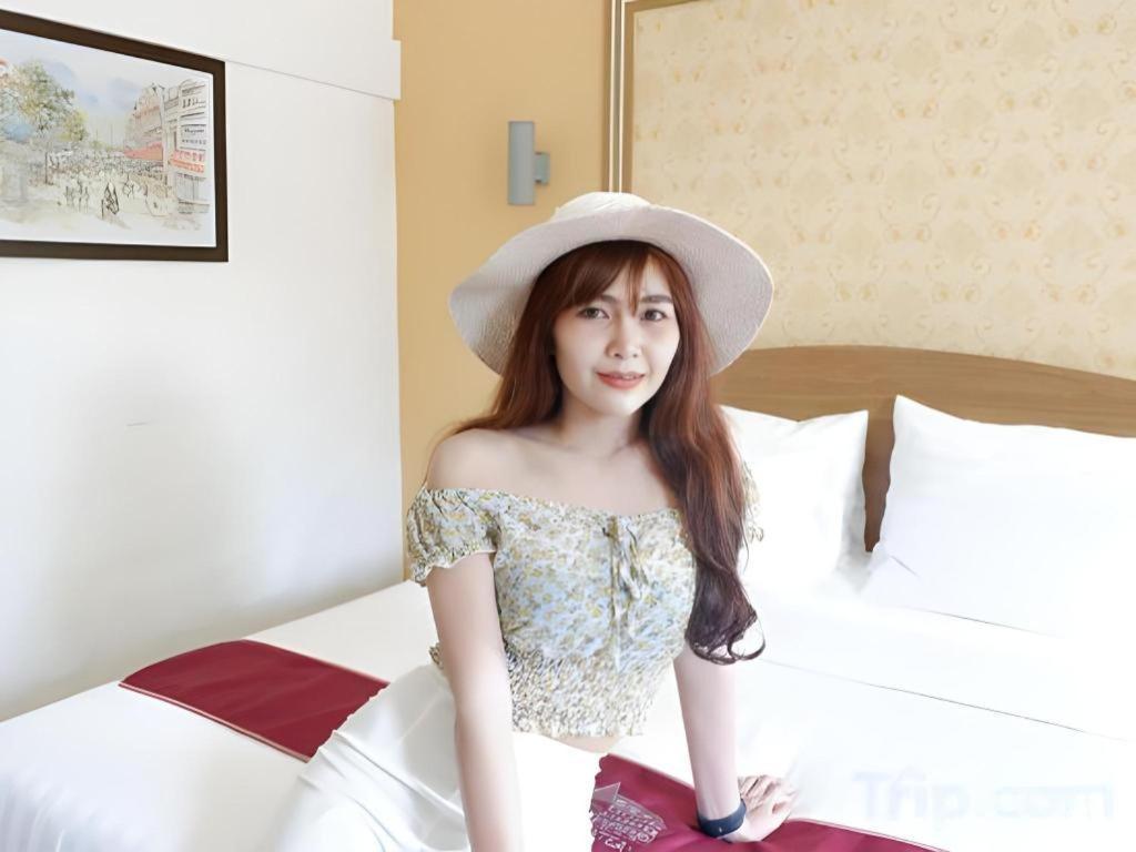 Thada Chateau Hotel Buriram Buitenkant foto