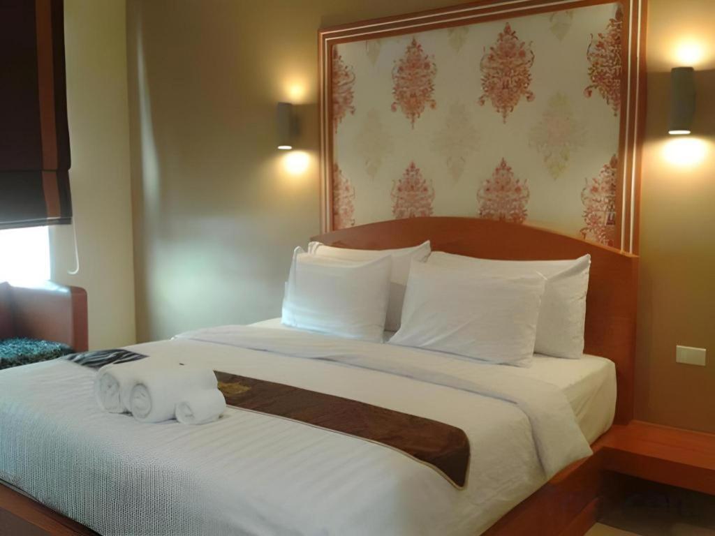 Thada Chateau Hotel Buriram Buitenkant foto