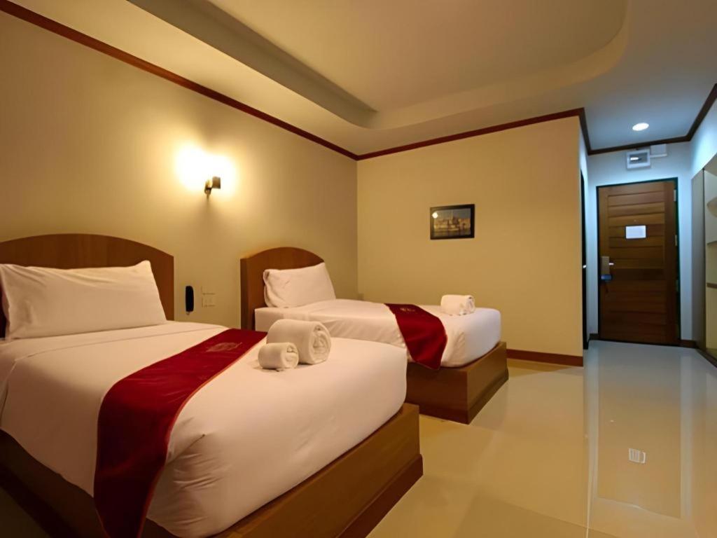 Thada Chateau Hotel Buriram Buitenkant foto